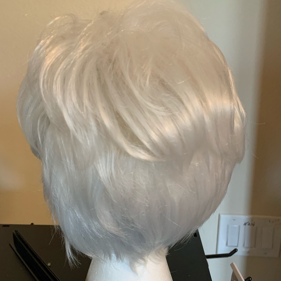 Wig - Picture 4 of 6